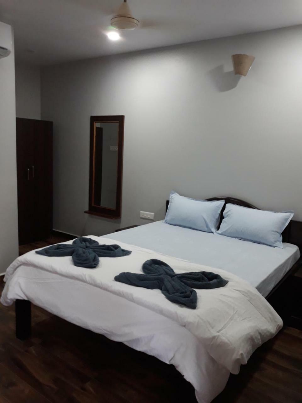 Hotel Shawn'S The Morjim Enclave Exterior foto