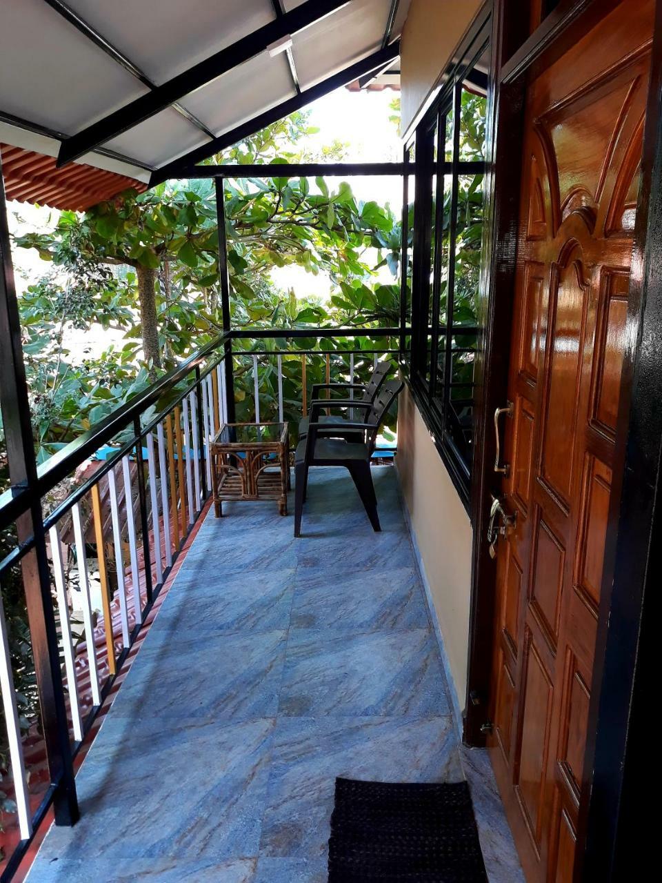 Hotel Shawn'S The Morjim Enclave Exterior foto