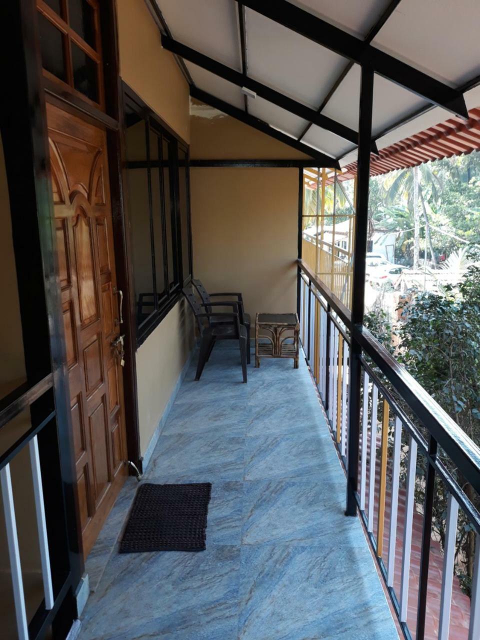 Hotel Shawn'S The Morjim Enclave Exterior foto