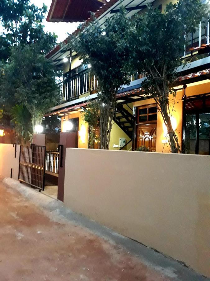 Hotel Shawn'S The Morjim Enclave Exterior foto