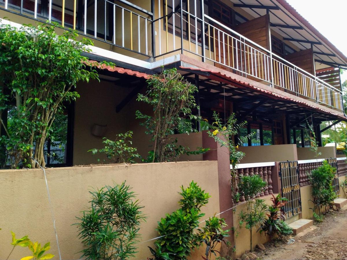 Hotel Shawn'S The Morjim Enclave Exterior foto