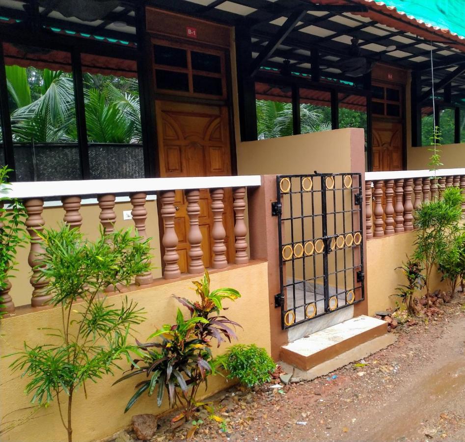 Hotel Shawn'S The Morjim Enclave Exterior foto