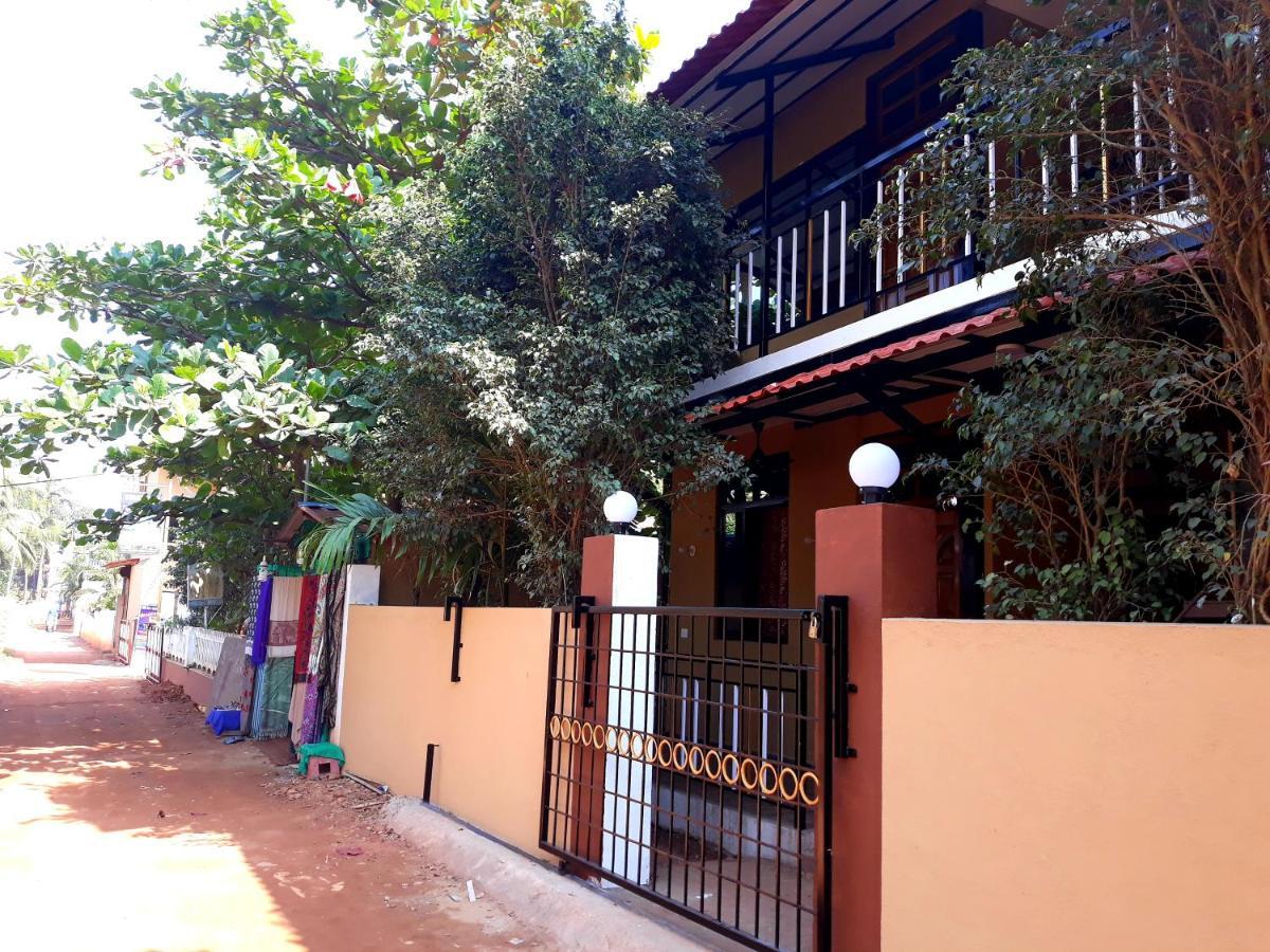 Hotel Shawn'S The Morjim Enclave Exterior foto